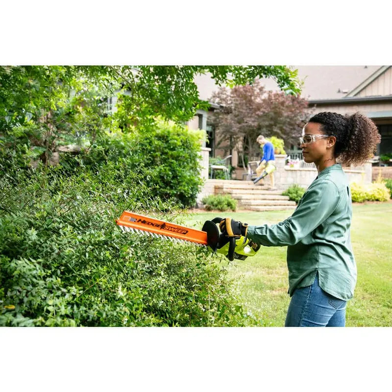 RYOBI ONE+ 18V 22 in Cordless Hedge Trimmer - P2606BTL