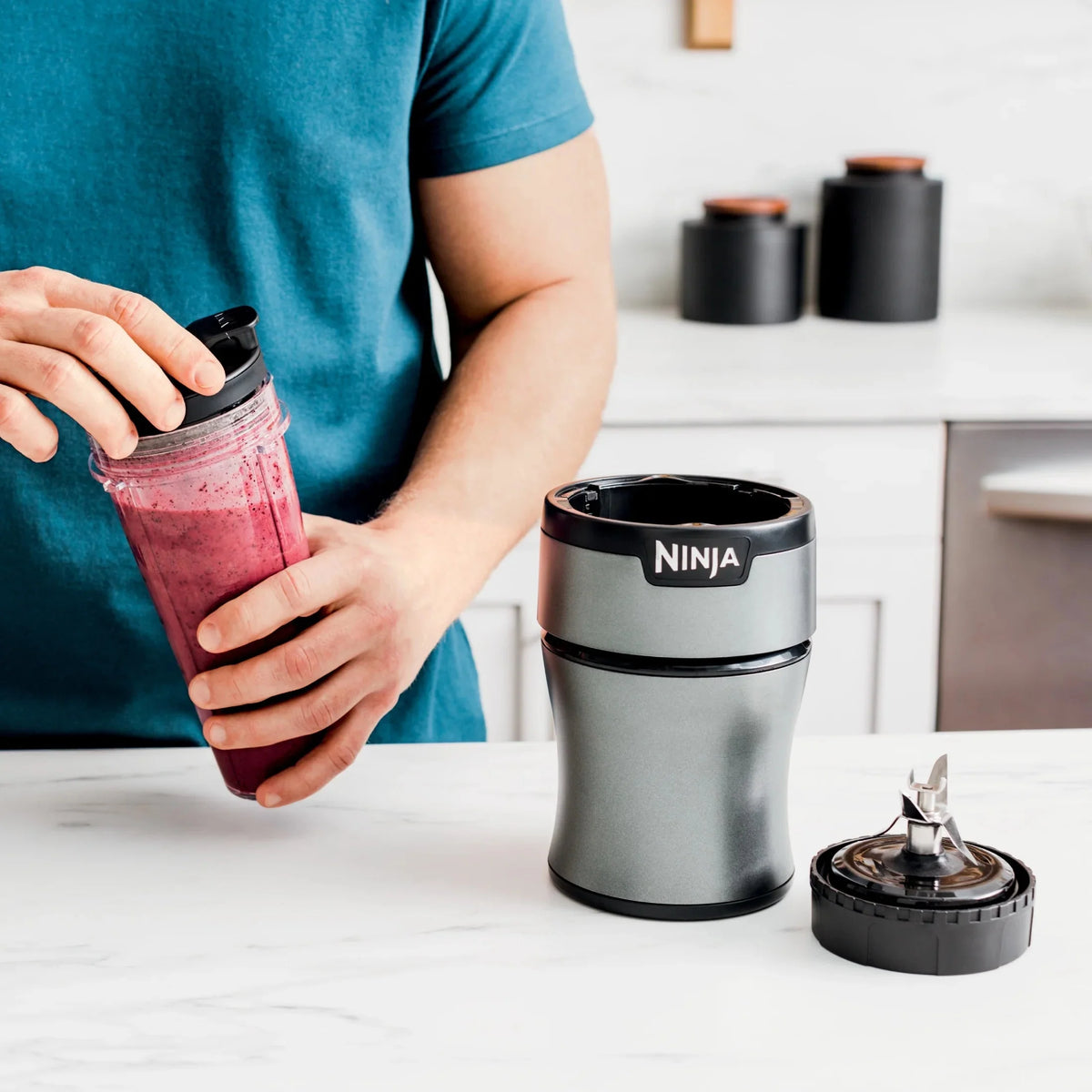 Ninja Nutri-Blender Plus 900-Peak-Watt With 3 20 oz. To-Go Cups
