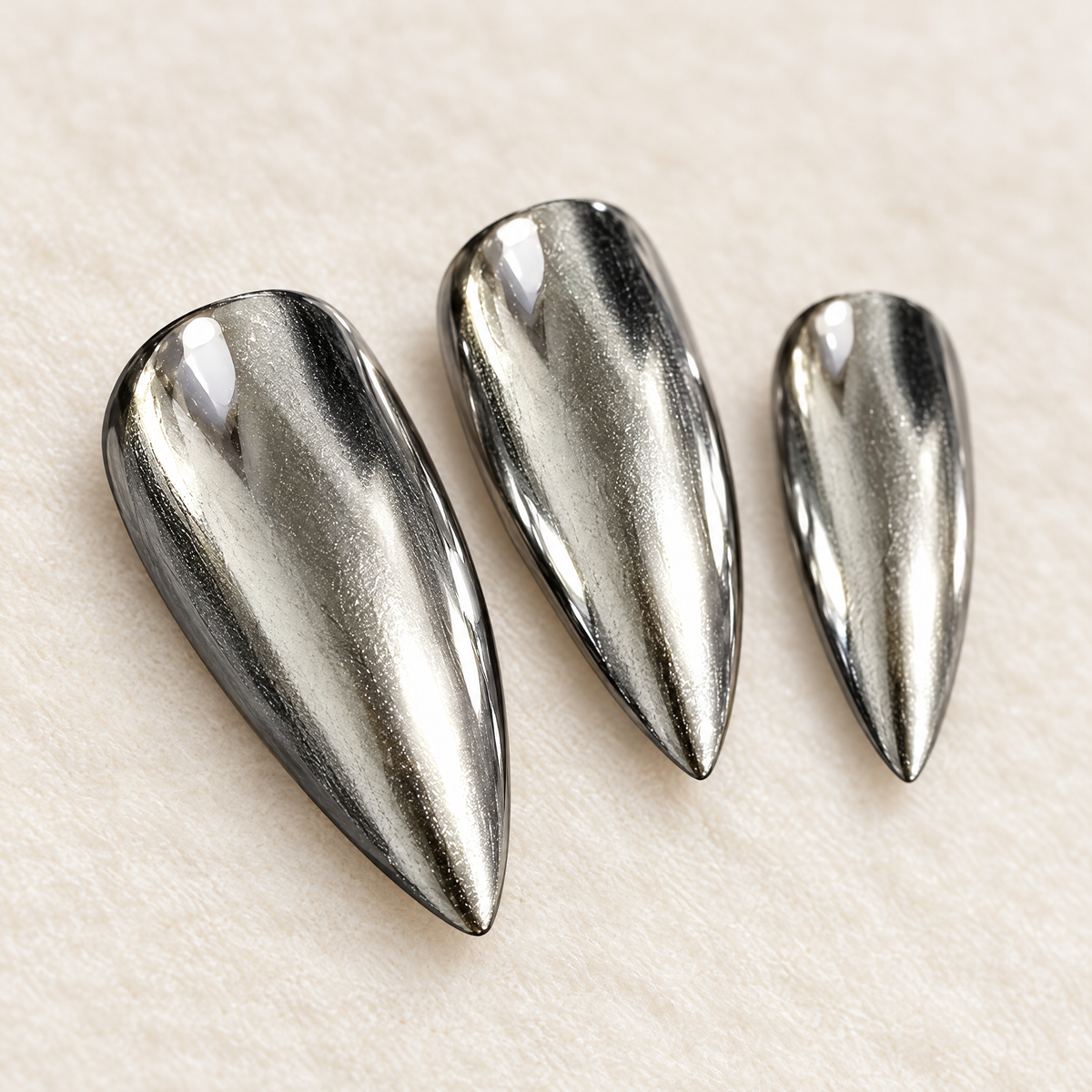 Silver Mirror Chrome Press On Nails nail art close-up