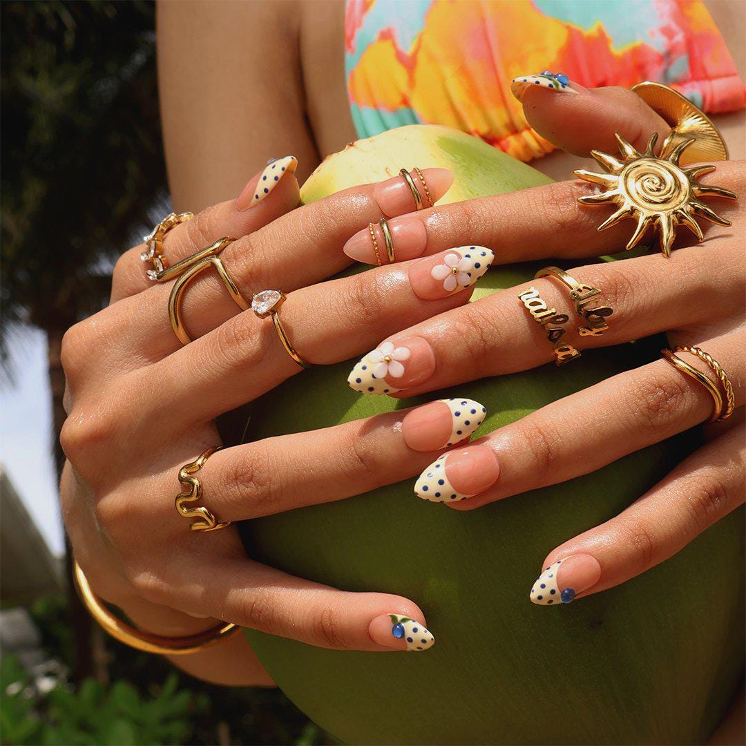 Summer Press On Nails With Blueberry,  3D Daisy & Gold Rings | French Tip Short Almond Fake Nails | Handmade Nails Art For Vacation Or Gift